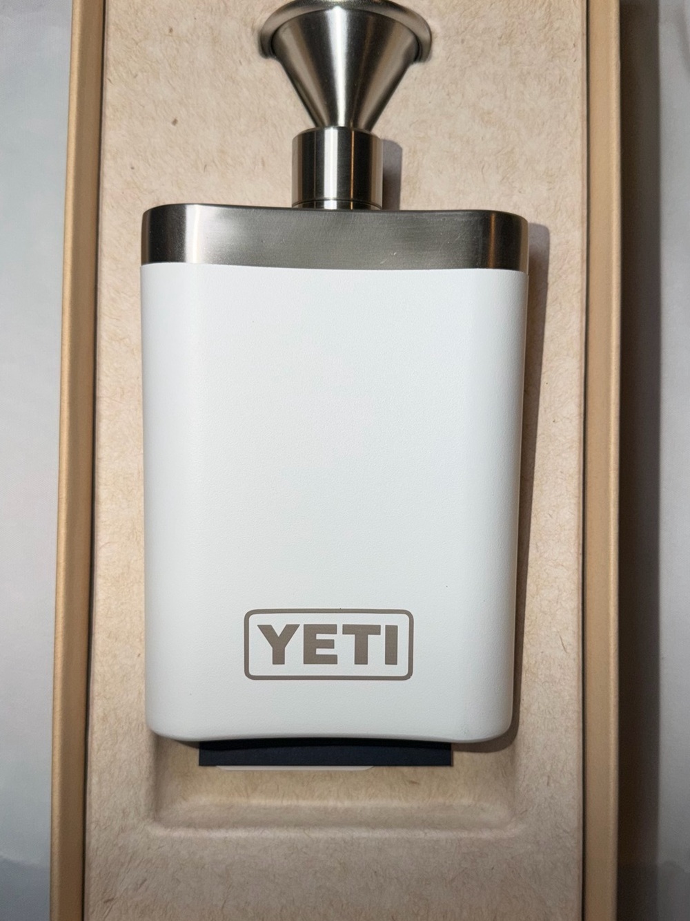 YETI 7 oz Flask & Funnel White Stainless Steel game football season bonfire NIB